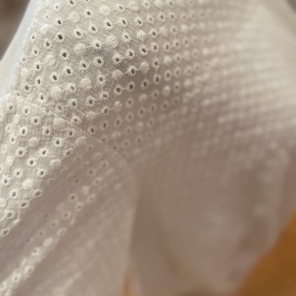 💜 5 for $25 or 3 for $18 Karlie white eyelet long sleeve crop top - Picture 6 of 8